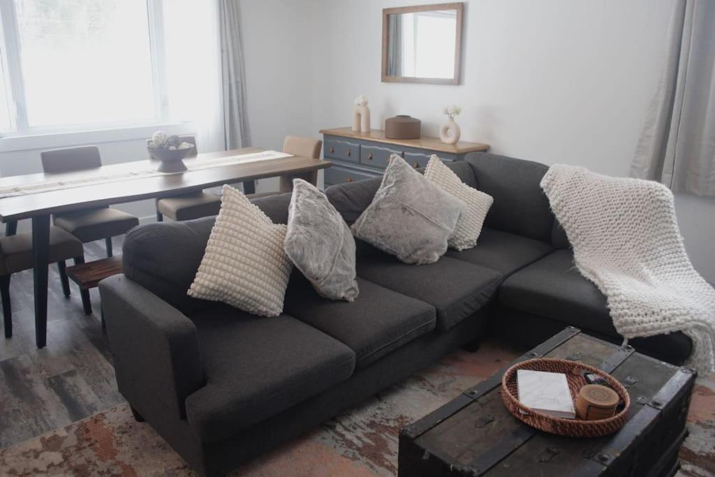 Private Cottage With Huge Private Dog Park! Barrys Bay ภายนอก รูปภาพ